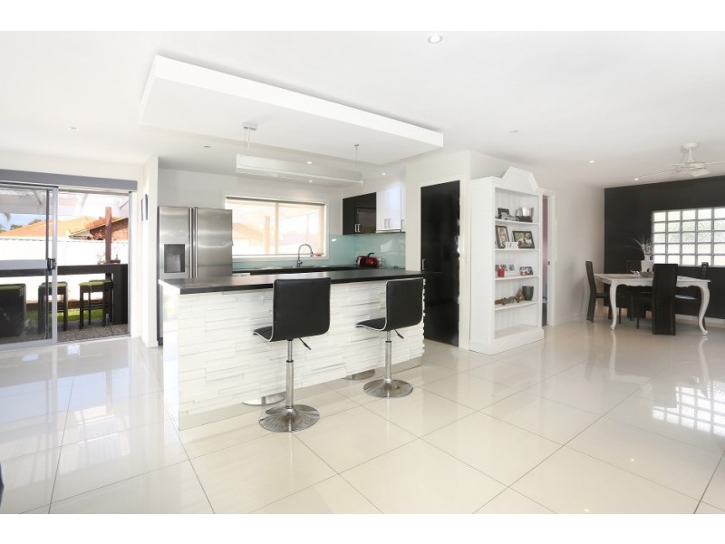 23 Rangeview Court, Burleigh Waters QLD 4220