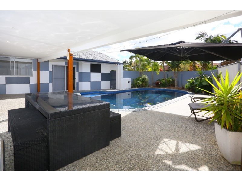 23 Rangeview Court, Burleigh Waters QLD 4220