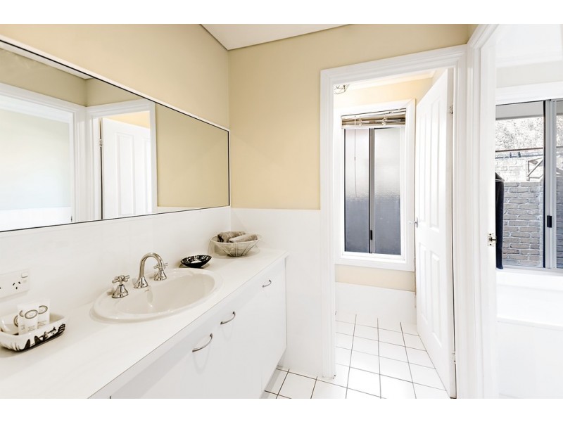 7 Gary Court, Carrara QLD 4211