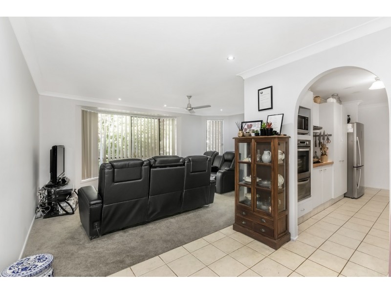 6 Muston Court, Carrara QLD 4211