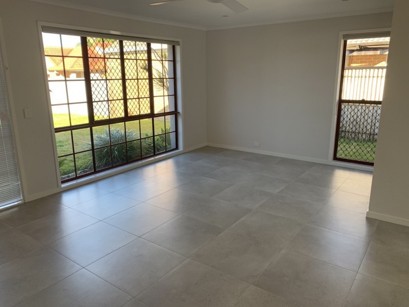16 Oasis Crescent, Elanora QLD 4221
