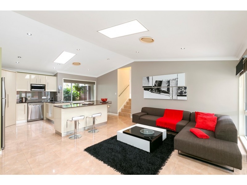 17 Foxhill Court, Carrara QLD 4211