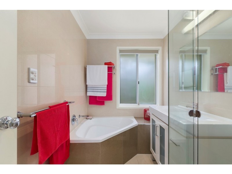 17 Foxhill Court, Carrara QLD 4211