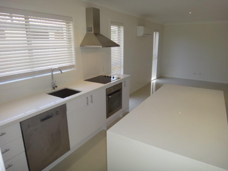 16 Vatakoula Parade, Mermaid Waters QLD 4218