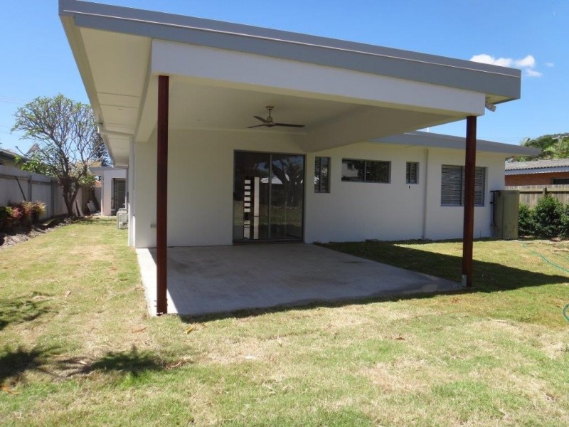 16 Vatakoula Parade, Mermaid Waters QLD 4218