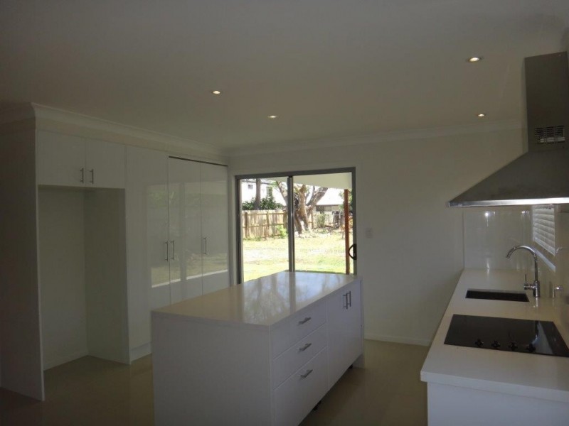 16 Vatakoula Parade, Mermaid Waters QLD 4218