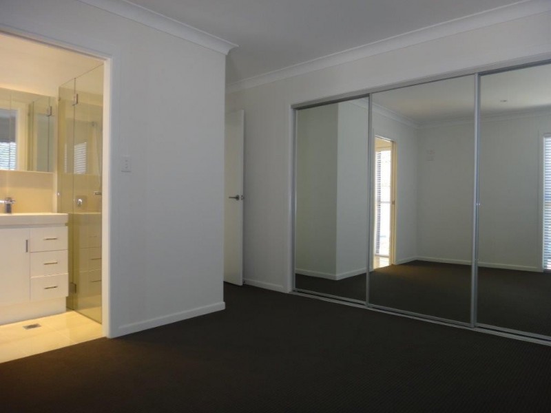 16 Vatakoula Parade, Mermaid Waters QLD 4218