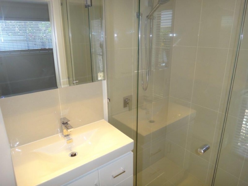 16 Vatakoula Parade, Mermaid Waters QLD 4218