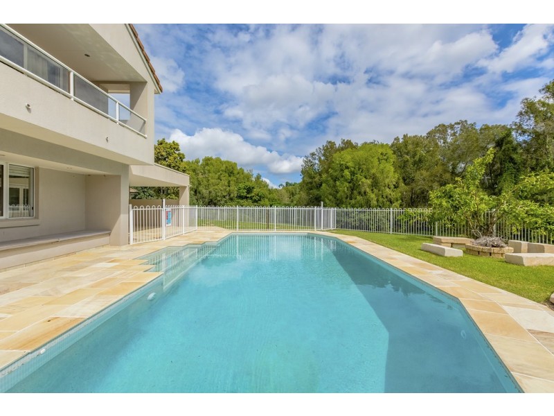 4 Meadowlake Drive, Carrara QLD 4211