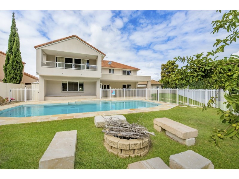 4 Meadowlake Drive, Carrara QLD 4211
