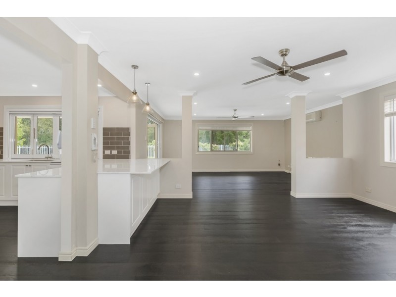 4 Meadowlake Drive, Carrara QLD 4211