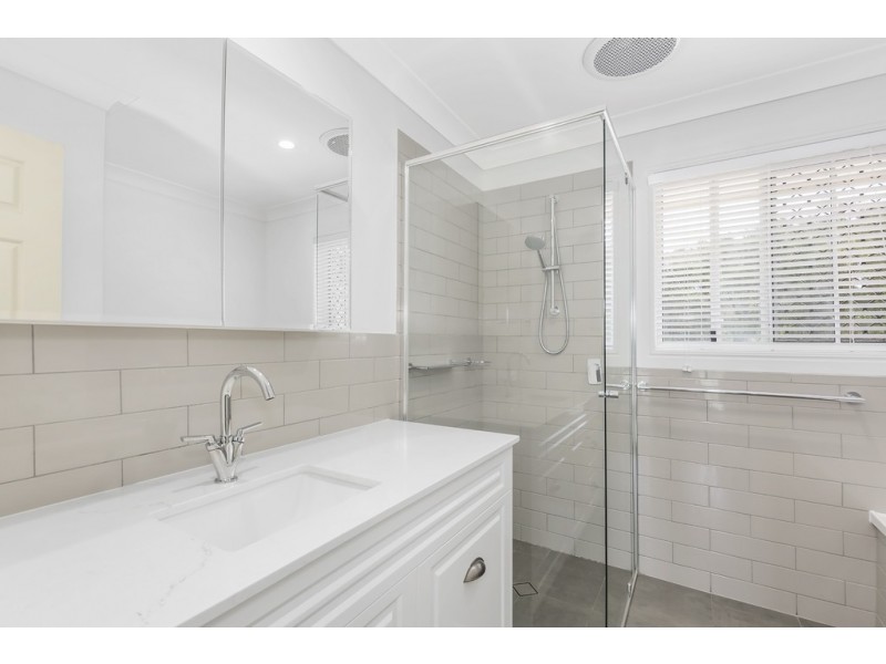 4 Meadowlake Drive, Carrara QLD 4211