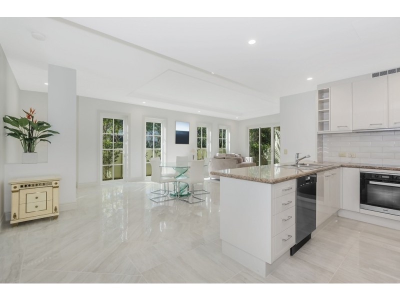 4/42-44 Brighton Parade, Southport QLD 4215