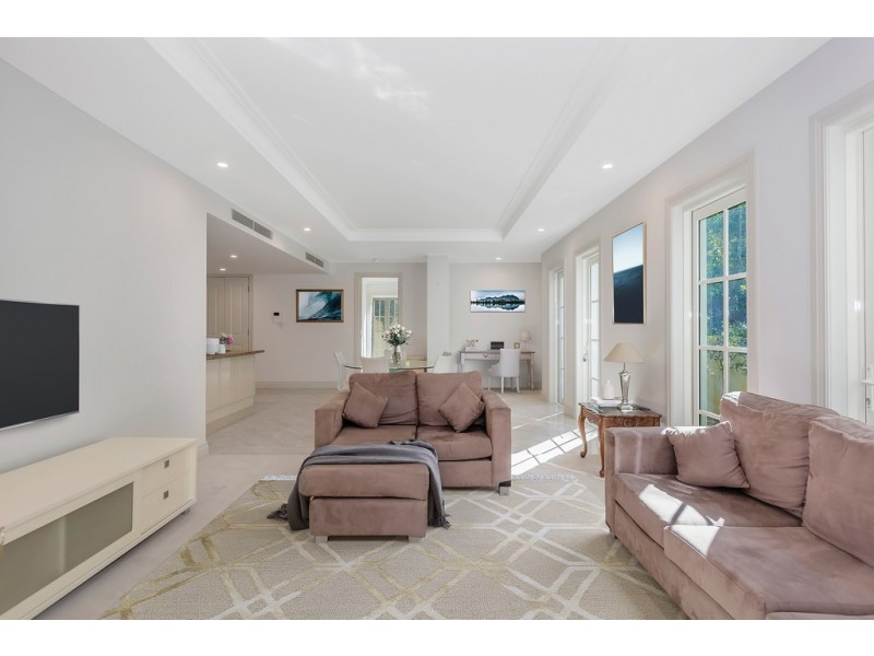 4/42-44 Brighton Parade, Southport QLD 4215