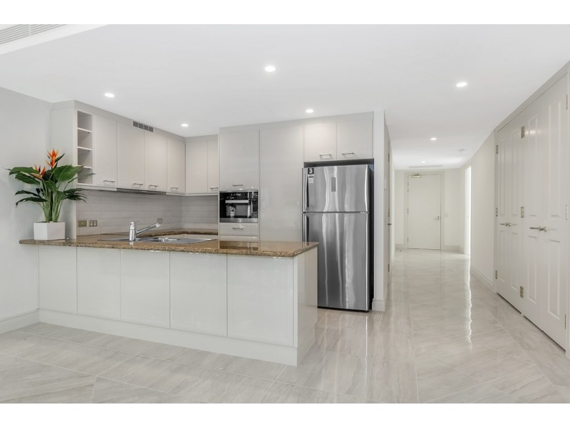 4/42-44 Brighton Parade, Southport QLD 4215
