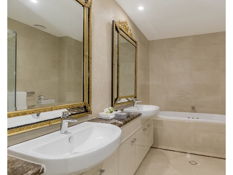 25/42-44 Brighton Parade, Southport QLD 4215