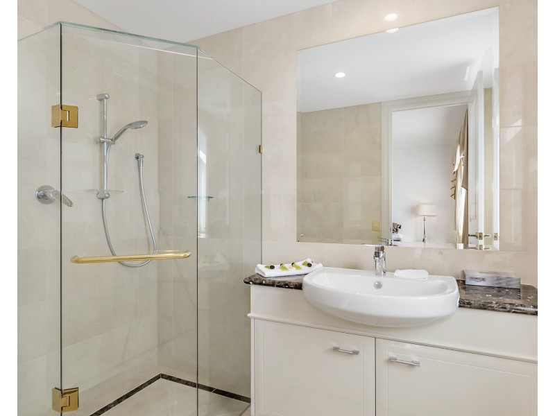25/42-44 Brighton Parade, Southport QLD 4215