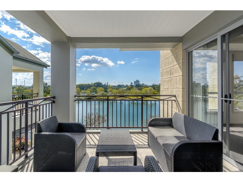 3003 The Boulevard, Carrara QLD 4211