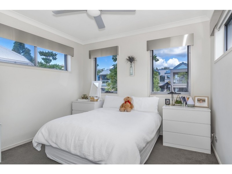 3003 The Boulevard, Carrara QLD 4211