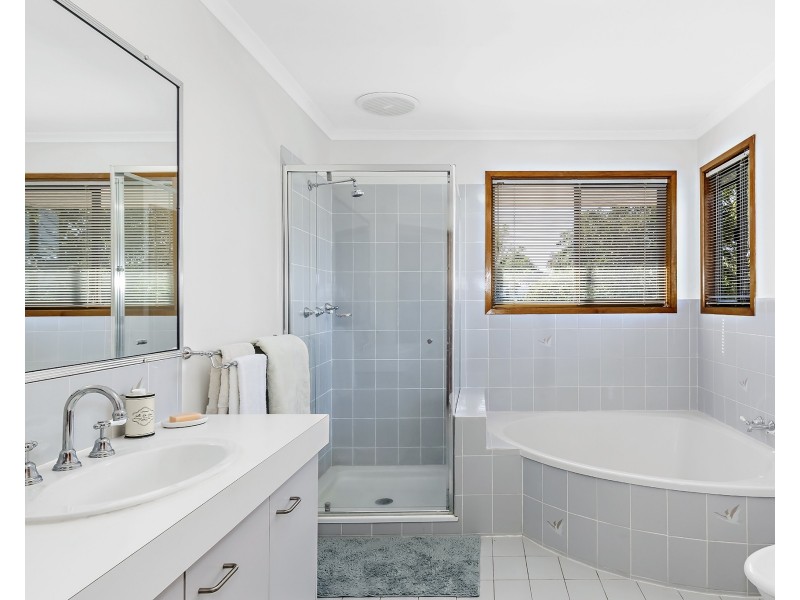 4 Jerrob Court, Carrara QLD 4211