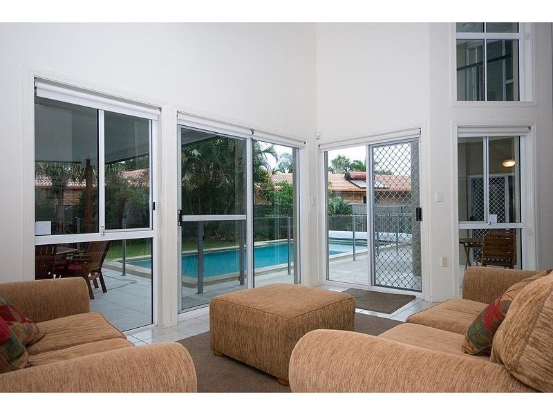 9 Montebello Court, Mermaid Waters QLD 4218