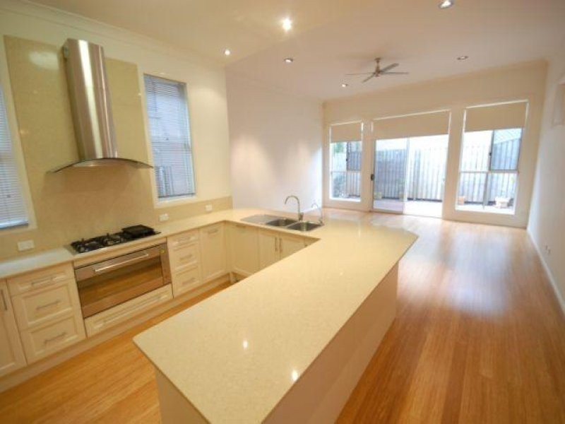 4 Valbonne Avenue, Varsity Lakes QLD 4227