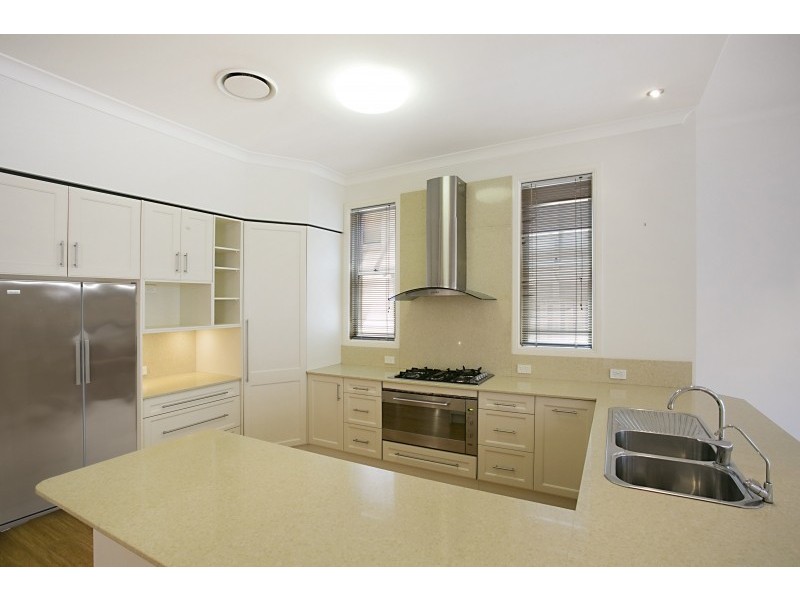 4 Valbonne Avenue, Varsity Lakes QLD 4227