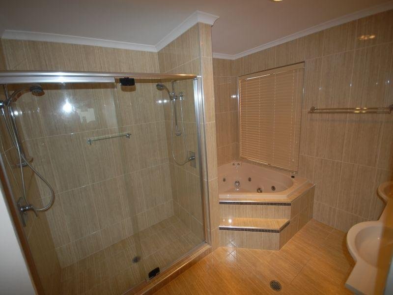 2 Valbonne Avenue, Varsity Lakes QLD 4227