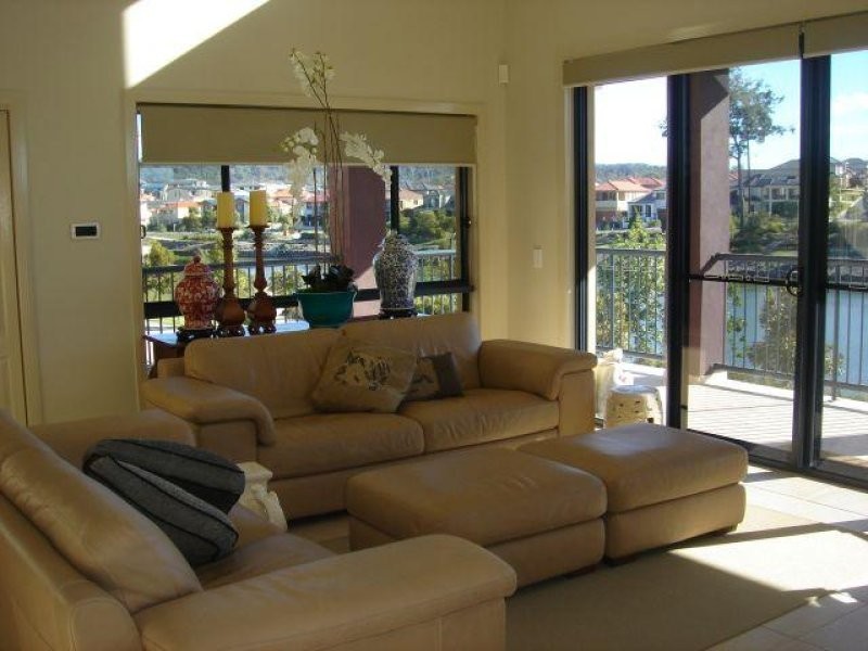 2 Valbonne Avenue, Varsity Lakes QLD 4227