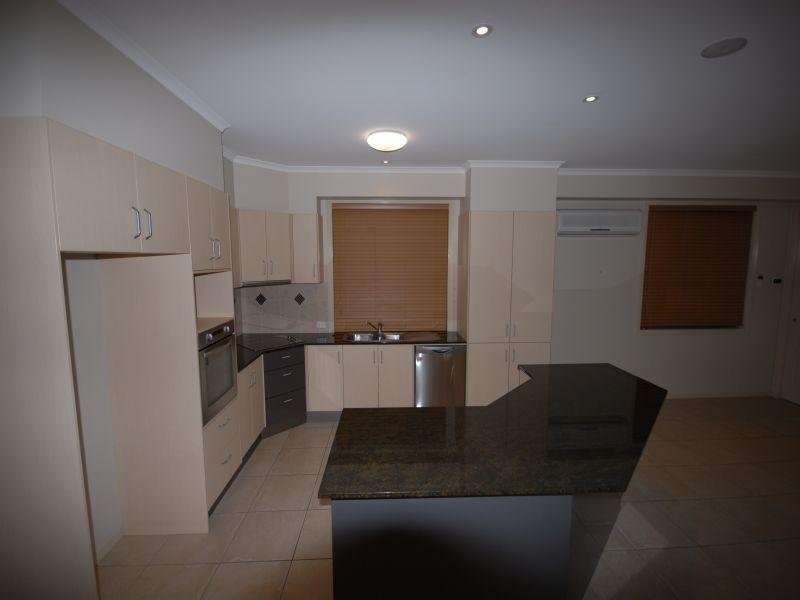 2 Valbonne Avenue, Varsity Lakes QLD 4227