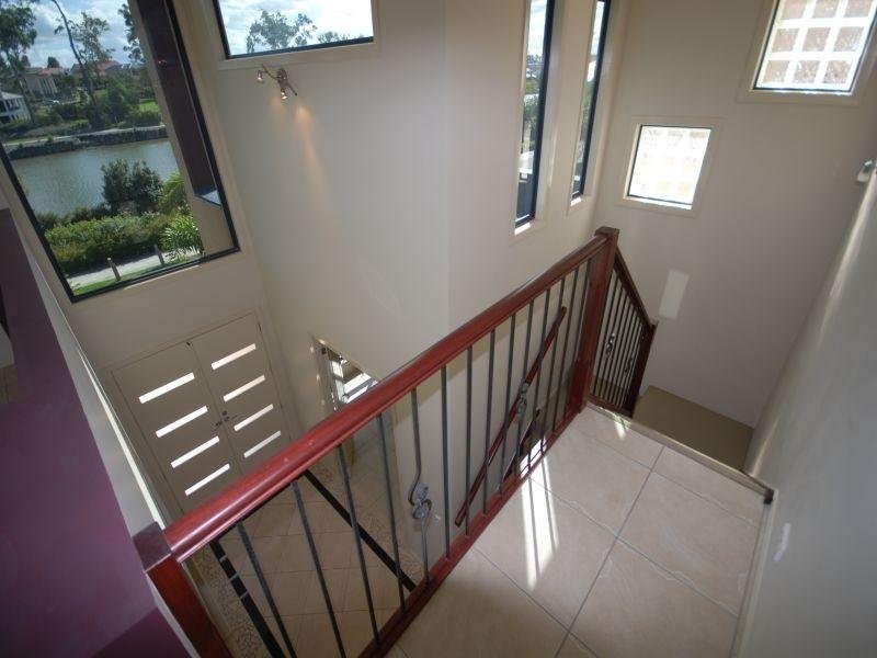 2 Valbonne Avenue, Varsity Lakes QLD 4227