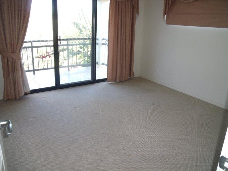 64 Woody Views Way, Robina QLD 4226