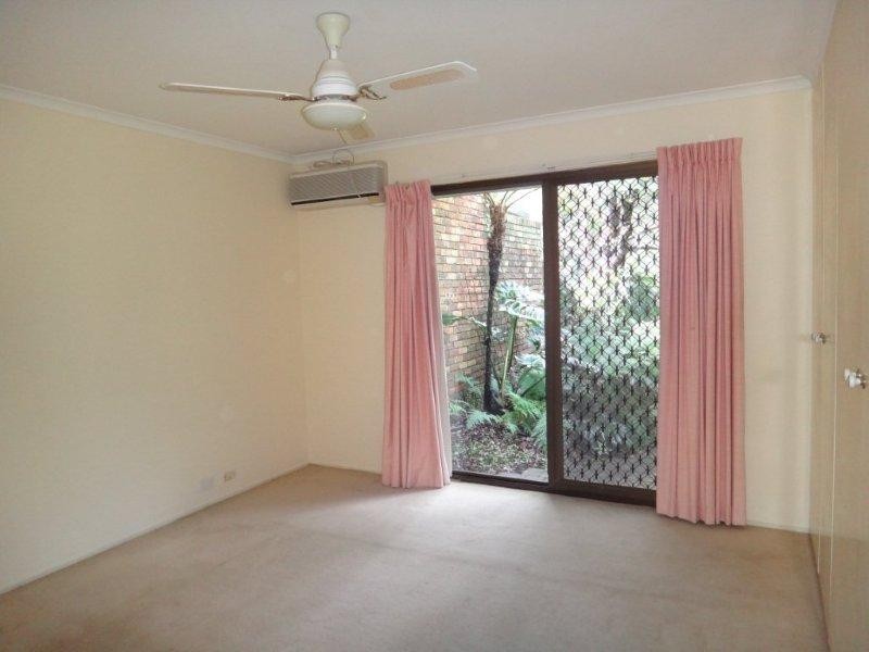 5/180 Ron Penhaligon Way, Robina QLD 4226