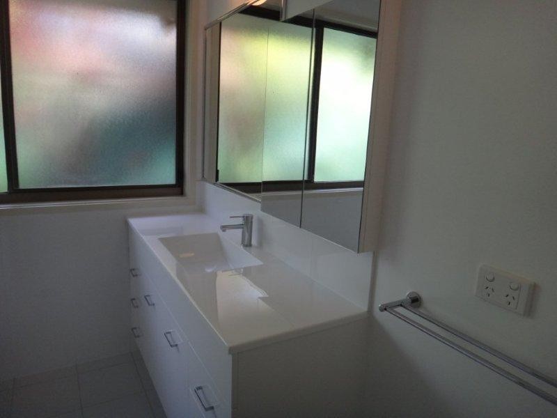 5/180 Ron Penhaligon Way, Robina QLD 4226