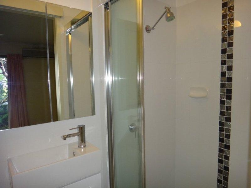 5/180 Ron Penhaligon Way, Robina QLD 4226