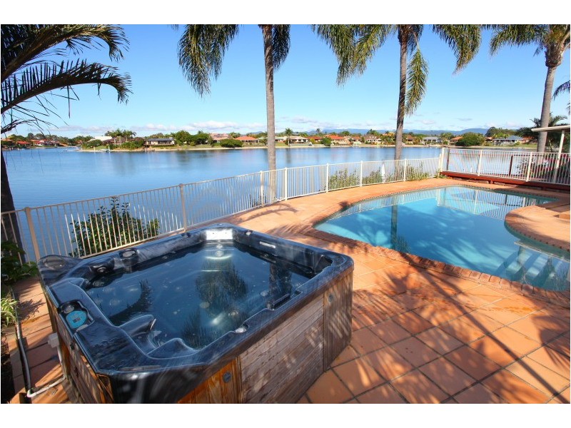 21 Salacia Ave, Mermaid Waters QLD 4218