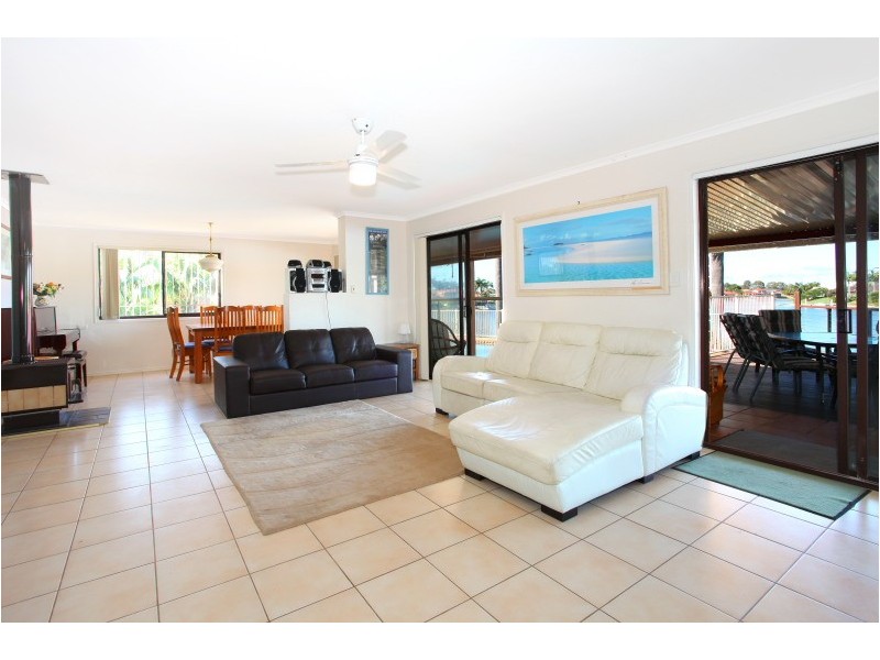 21 Salacia Ave, Mermaid Waters QLD 4218