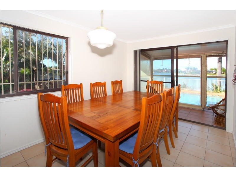 21 Salacia Ave, Mermaid Waters QLD 4218