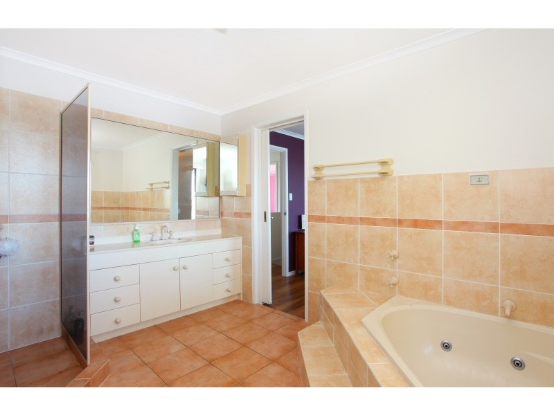 21 Salacia Ave, Mermaid Waters QLD 4218