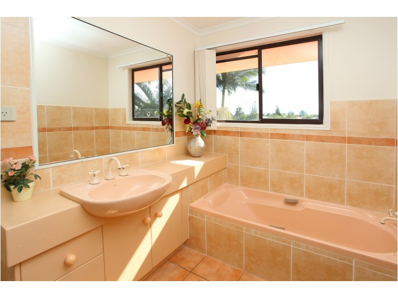 21 Salacia Ave, Mermaid Waters QLD 4218