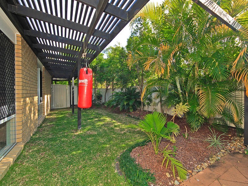 6 Fiddlewood Place, Reedy Creek QLD 4227