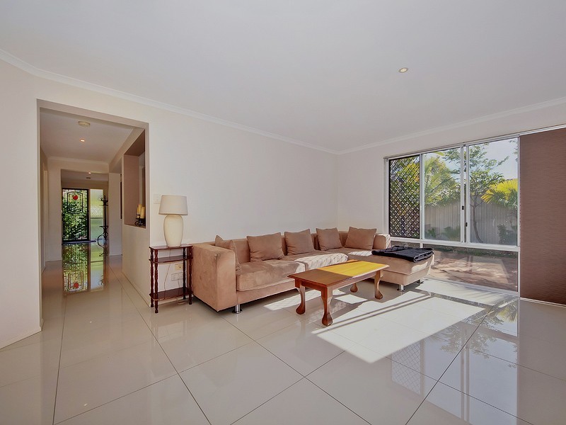 6 Fiddlewood Place, Reedy Creek QLD 4227