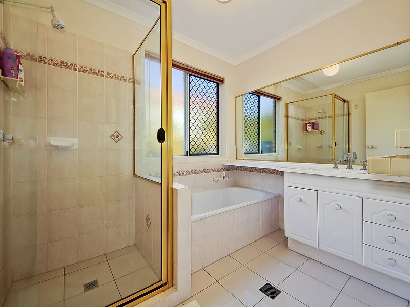 6 Fiddlewood Place, Reedy Creek QLD 4227