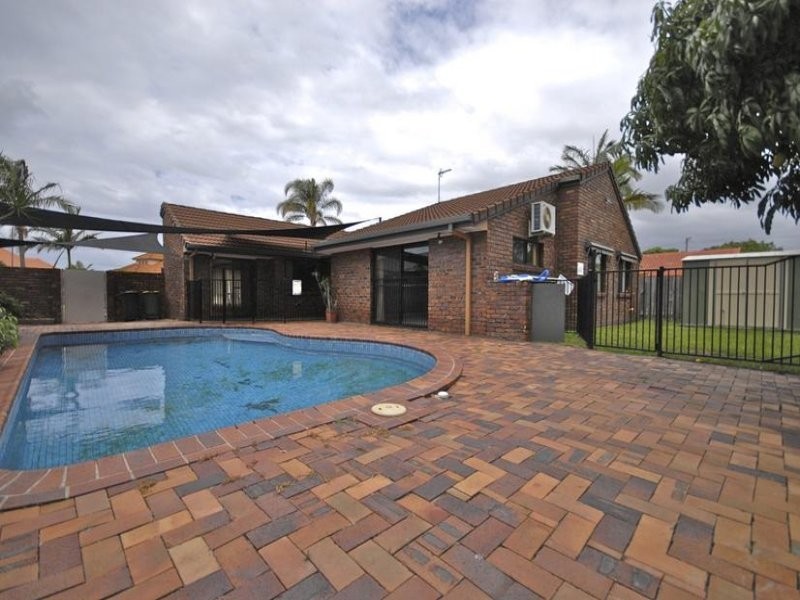 6 Lamb Street, Broadbeach Waters QLD 4218