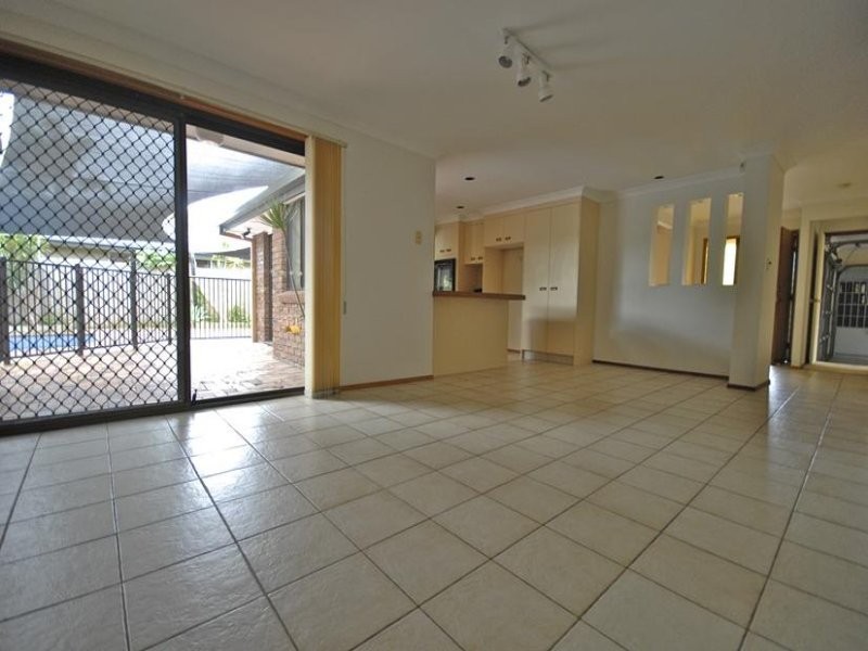 6 Lamb Street, Broadbeach Waters QLD 4218