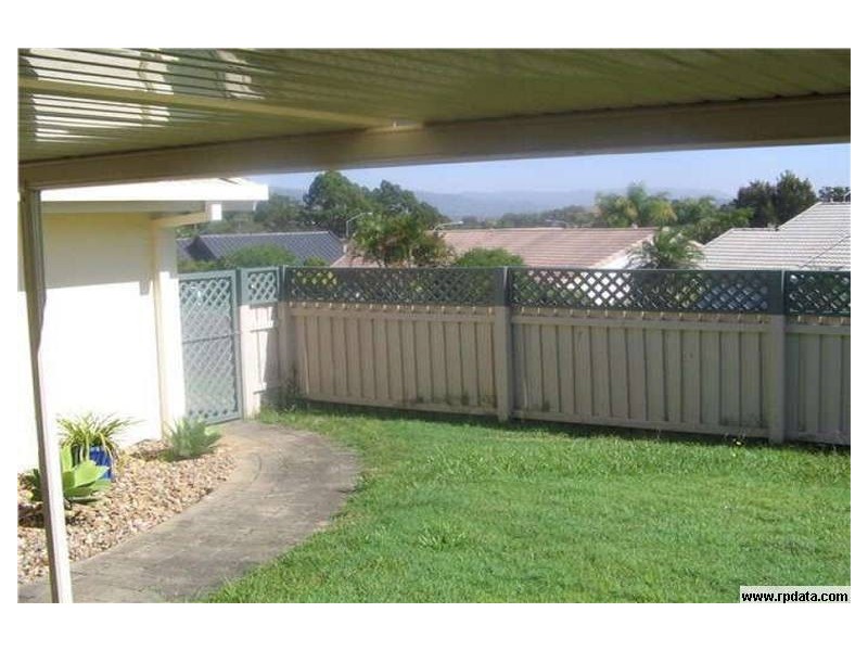 8 Bellbrook Close, Robina QLD 4226