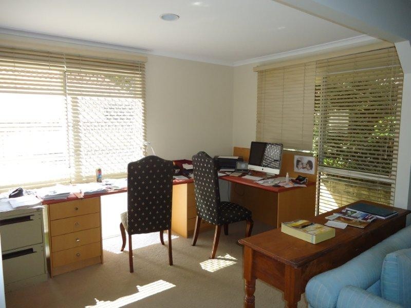 8 Bellbrook Close, Robina QLD 4226