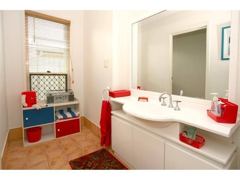 7 Yarraville Street, Robina QLD 4226