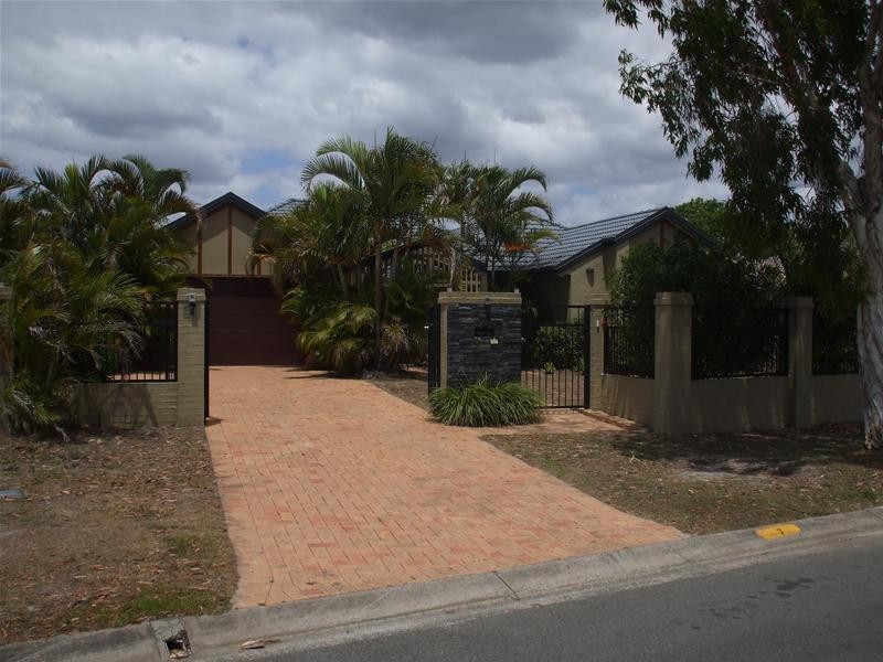 7 Yarraville Street, Robina QLD 4226