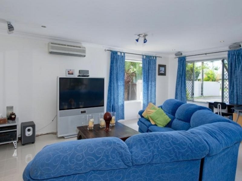 5 Willis Court, Mermaid Waters QLD 4218